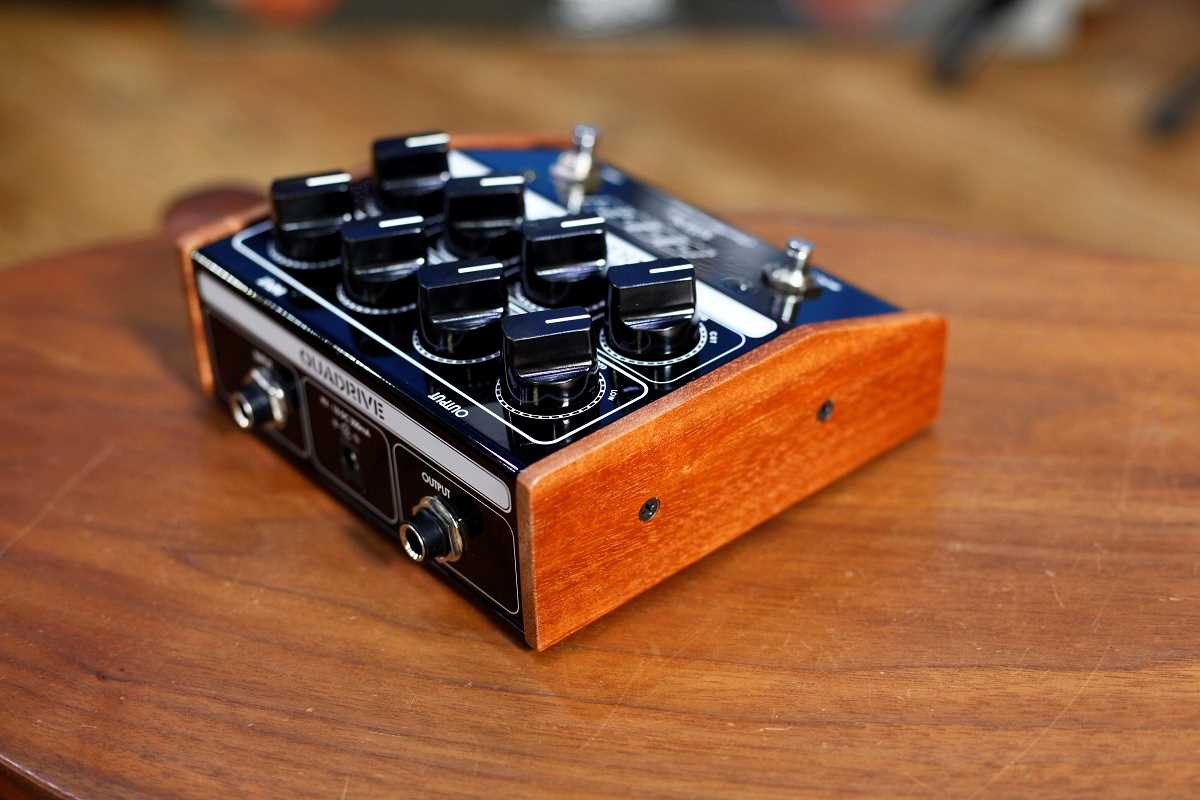 Crews QUADRIVE – Guitar Shop Hoochie's