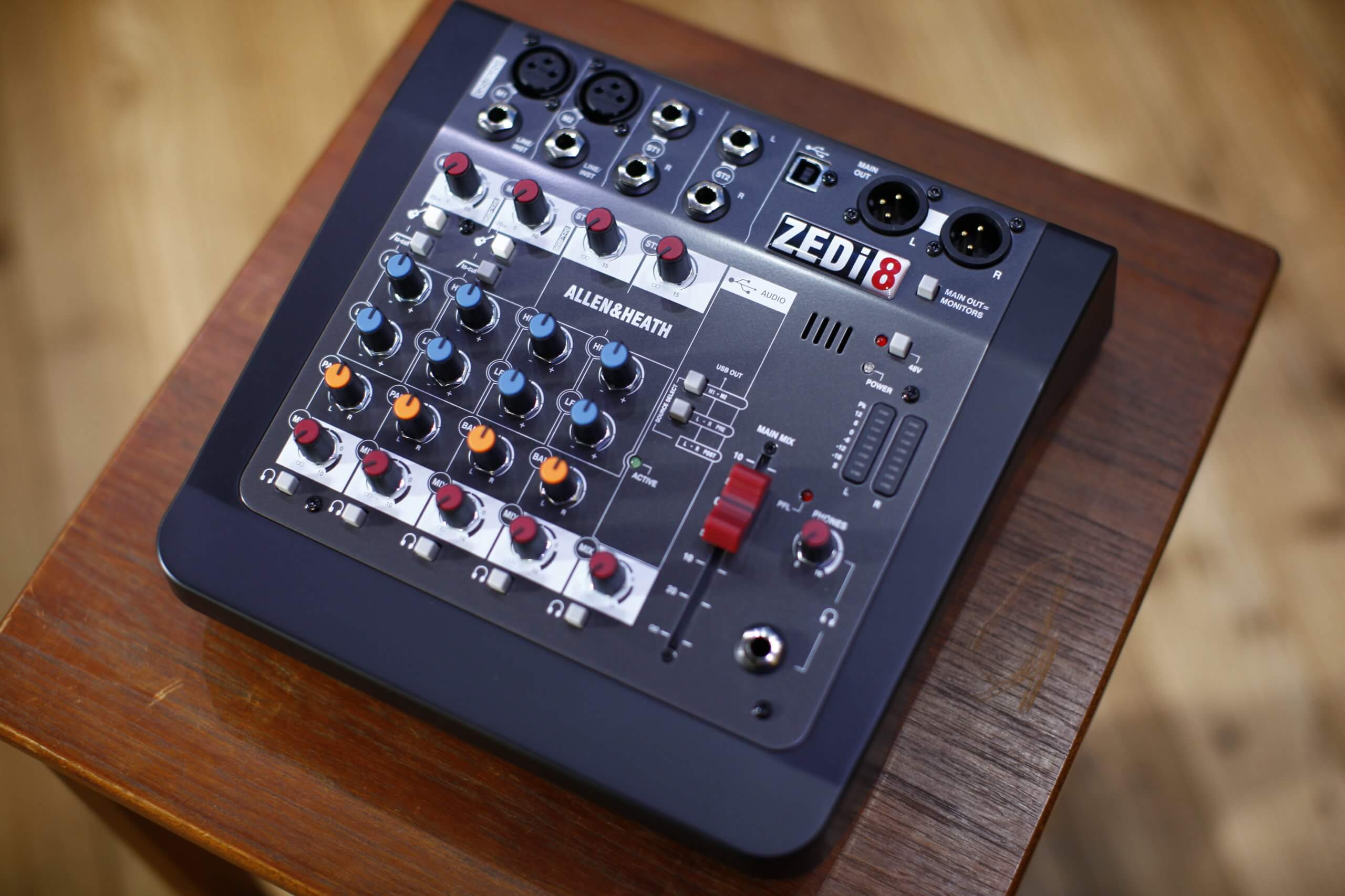 Allen & Heath ZEDi-8 【2級品特価】