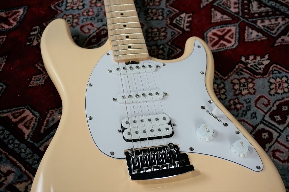 SP店：Sterling by MUSIC MAN Cutlass HSS / SUB CT30HSS / Vintage Cream