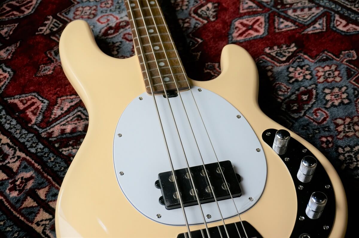 SP店：Sterling by MUSIC MAN StingRay / SUB RAY4 / Vintage Cream