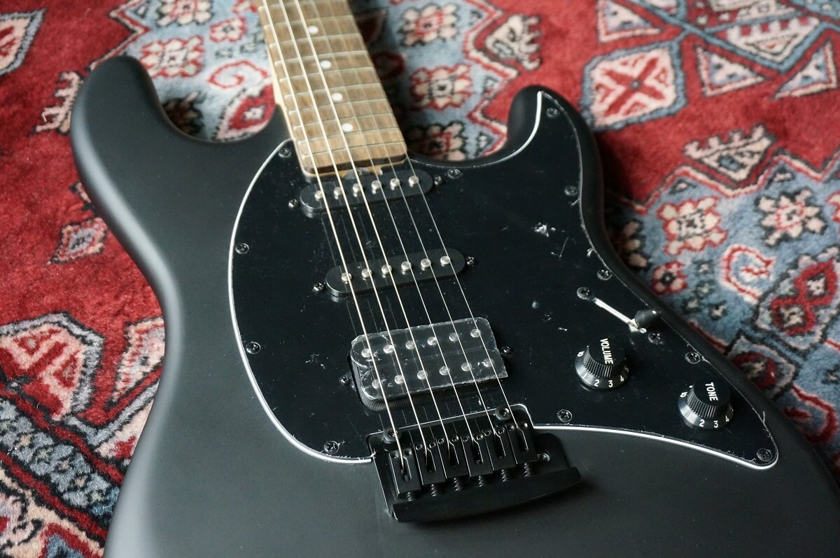 SP店：Sterling by MUSIC MAN Cutlass HSS / SUB CT30HSS / Stealth Black