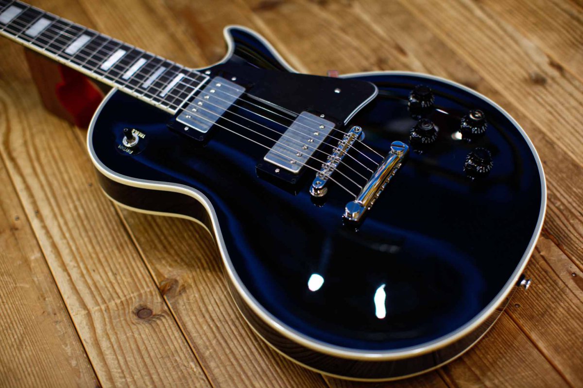 ブログ】お客様オーダーのCrews LED CUSTOM が完成しました。 – Guitar Shop Hoochie's