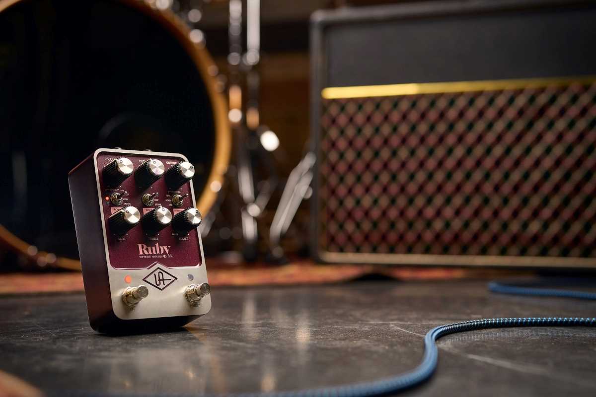 Universal Audio UAFX Ruby ’63 Top Boost Amplifier