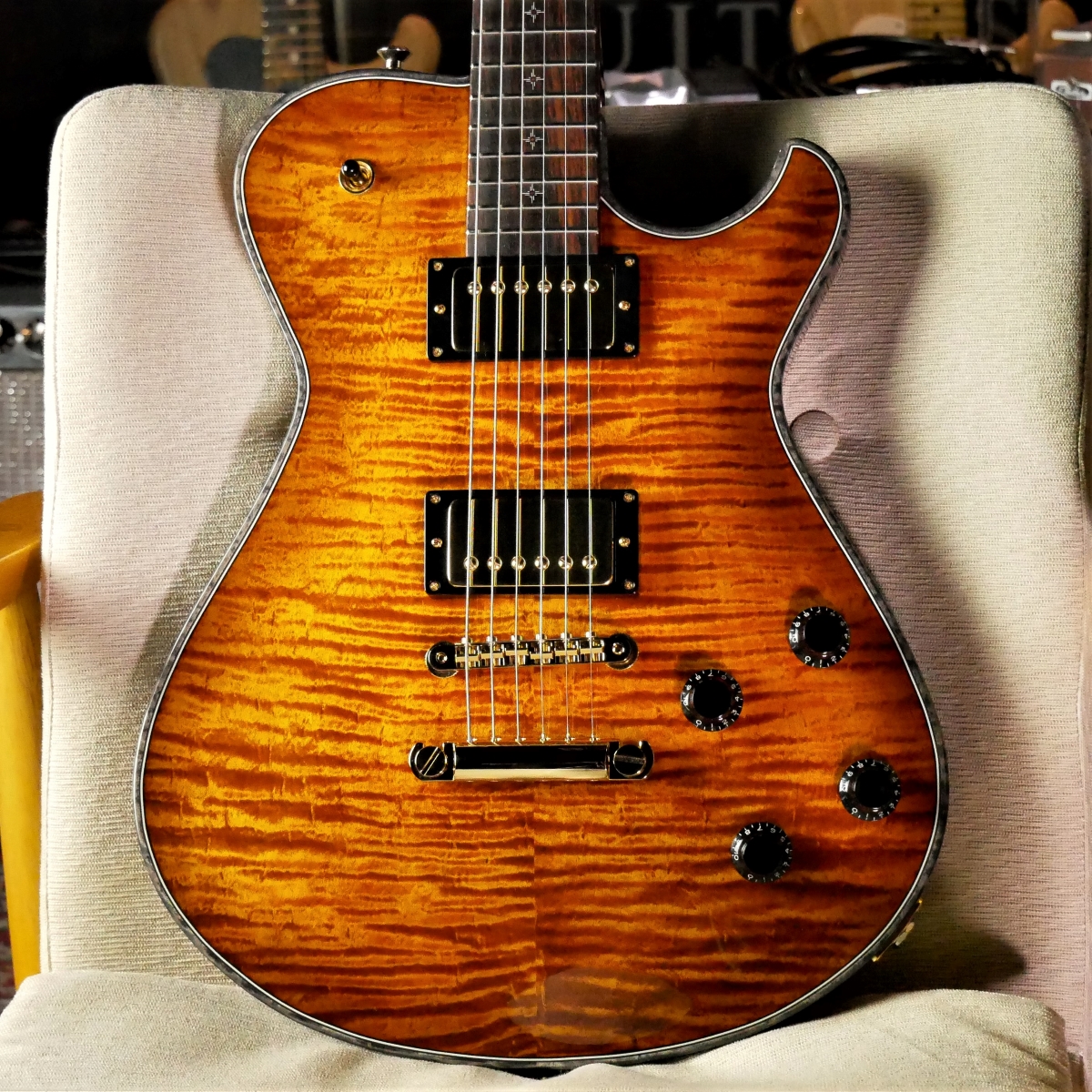 【SOLD】SP店 : Knaggs Guitars / Influence Series / Kenai T.O.M. #1635 / Aged Scotch & Onyx Binding