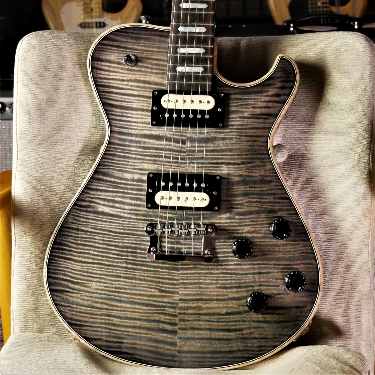 SP店 : Knaggs Guitars / Influence Series / Kenai T1 #1475 / Chacoal Burst
