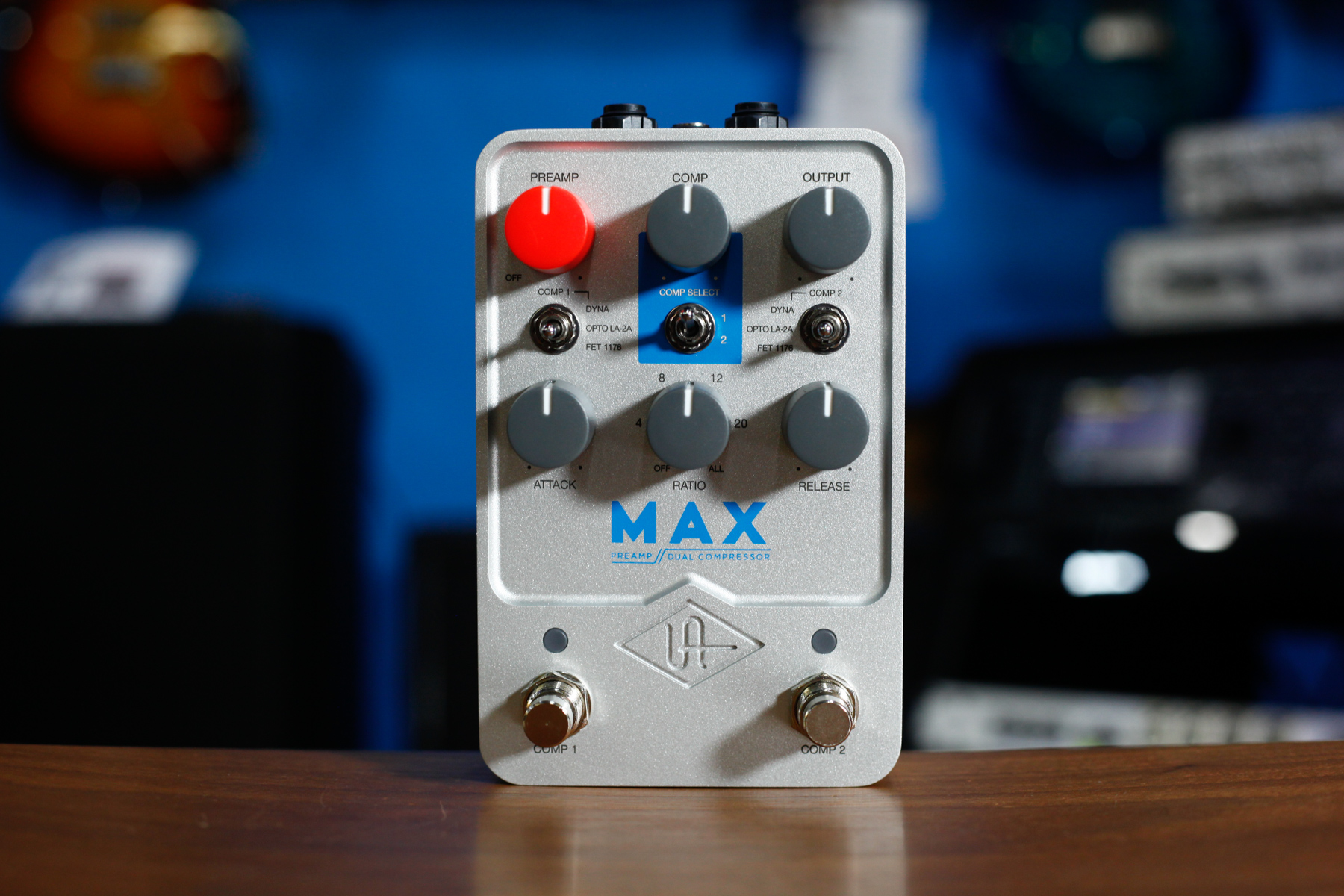 SOLD】Universal Audio UAFX Max Preamp & Dual Compressor – Guitar