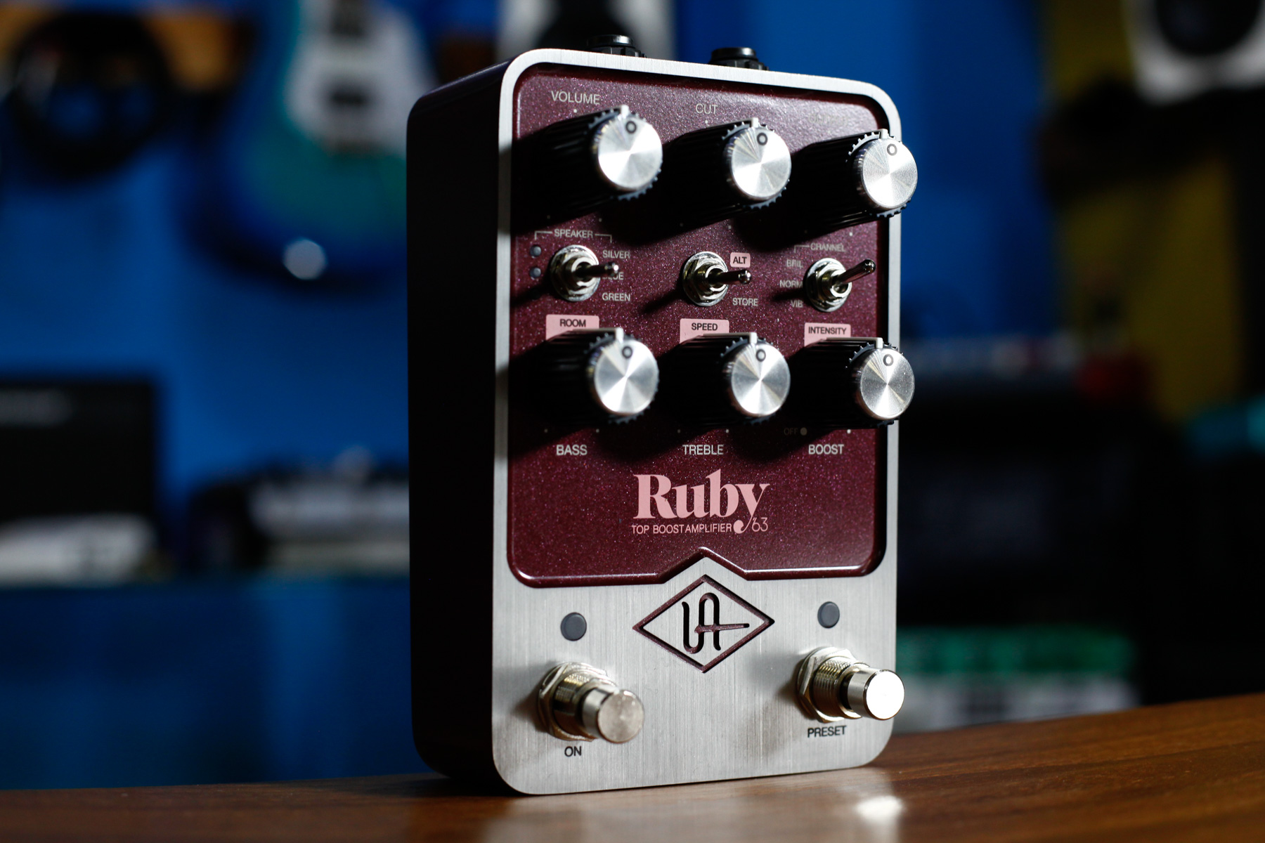 Universal Audio UAFX Ruby ’63 Top Boost Amplifier プロモーション特別価格